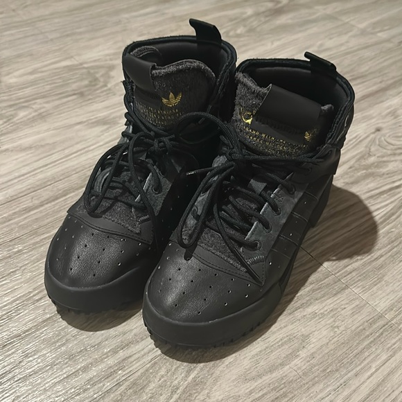 Men’s Adidas Rivalry RM sneakers - size 7 - Picture 2 of 7